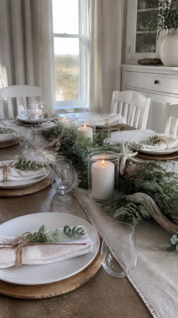 Coastal Farmhouse Table Settings for Holiday Gatherings