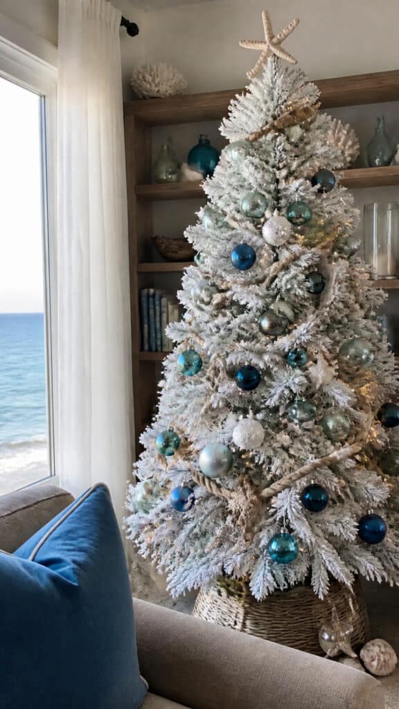 Modern Coastal Christmas Tree Ideas That Wow