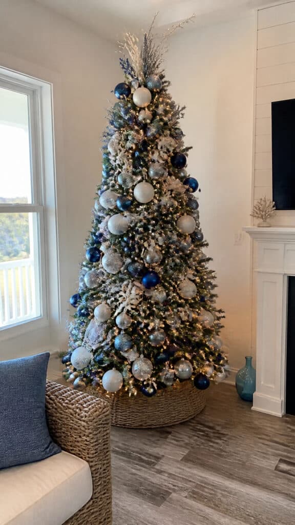 Coastal Color Palette with Blues and Whites